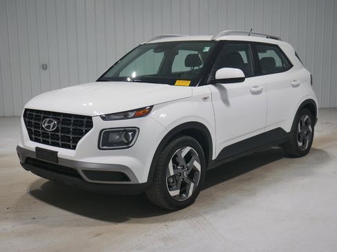 Used 2024 Hyundai Venue SEL image 1