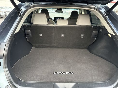 Used 2021 Toyota Venza LE image 16