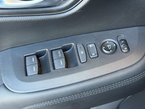 Used 2023 Honda HR-V LX image 13