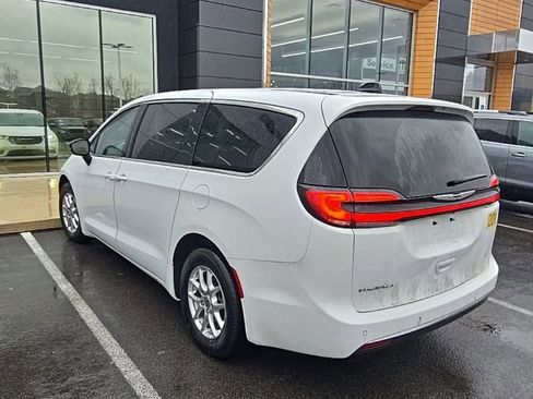 Certified 2024 Chrysler Pacifica Touring image 5