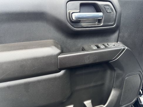 Used 2023 Chevrolet Silverado 1500 Custom image 22