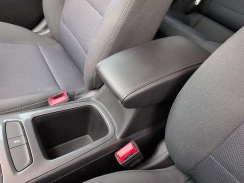Used 2018 Chevrolet Cruze LT FWD image 18