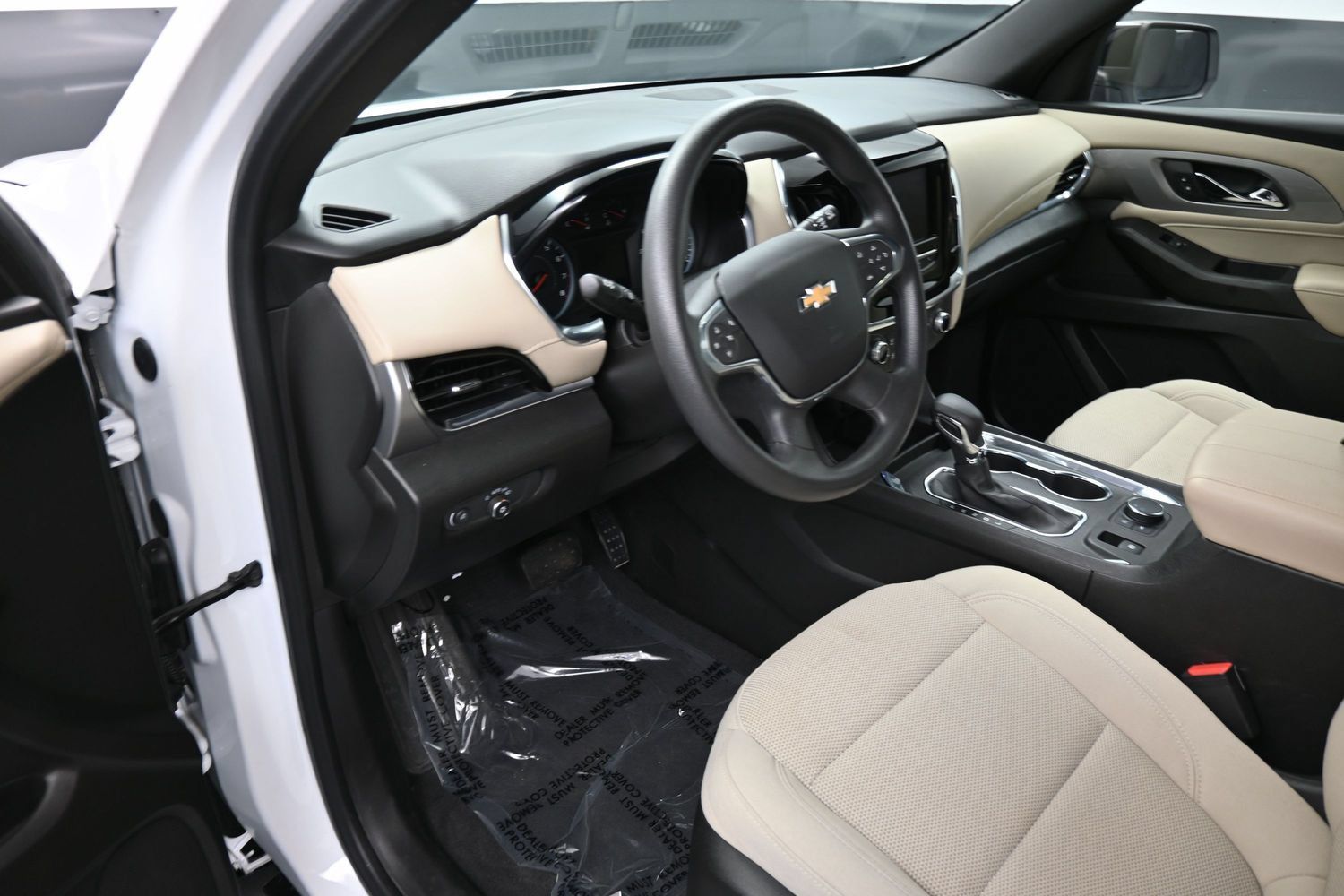 Used 2022 Chevrolet Traverse LS FWD image 12