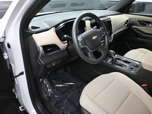Used 2022 Chevrolet Traverse LS FWD image 12