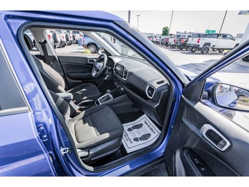 Used 2024 Hyundai Venue SE image 21