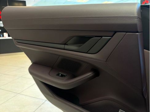 Used 2024 Porsche Taycan image 28