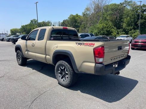 Used 2016 Toyota Tacoma TRD Off-Road w/ Towing Package AWD/4WD image 3