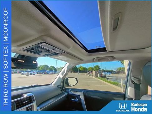 Used 2022 Toyota 4Runner SR5 Premium w/ Moonroof Package RWD image 11