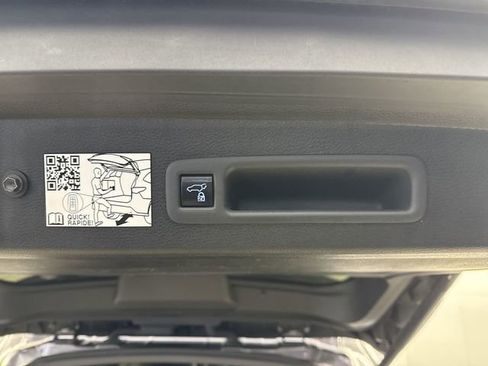 Used 2023 Toyota Sienna Platinum image 36