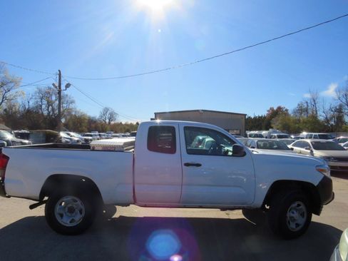 Used 2022 Toyota Tacoma SR AWD/4WD image 38