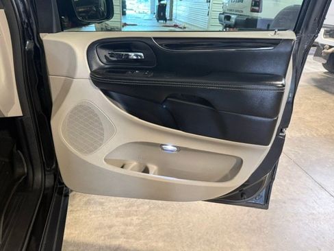 Certified 2020 Dodge Grand Caravan SXT FWD image 6