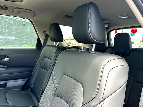 New 2026 Nissan Pathfinder SL w/ SL Premium Package FWD image 17