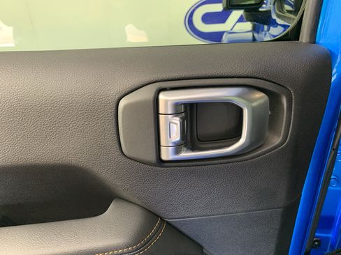 Used 2022 Jeep Wrangler Unlimited Sahara AWD/4WD image 30
