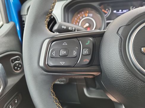 Used 2024 Jeep Gladiator Sport image 18