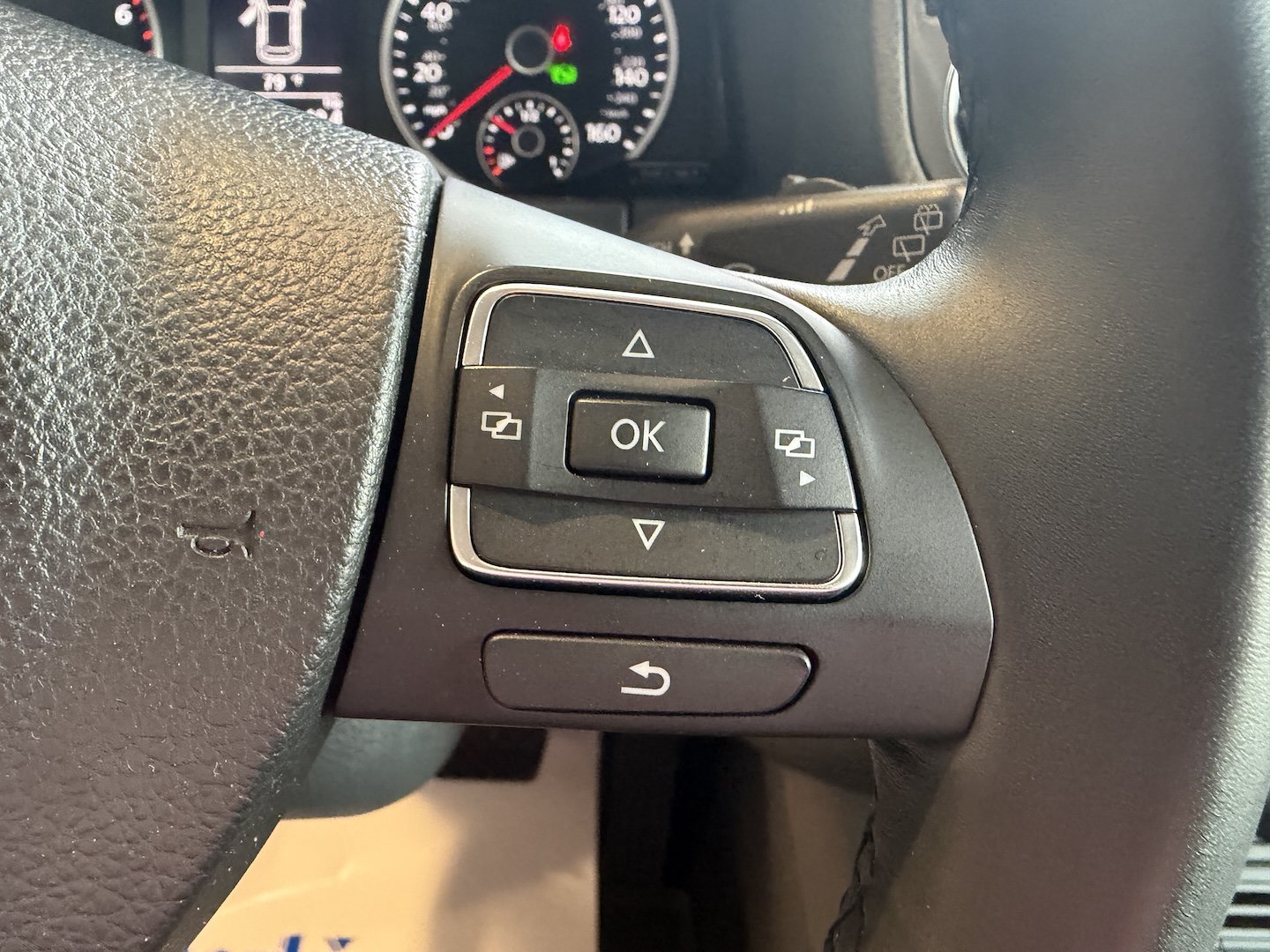 Used 2017 Volkswagen Tiguan Limited w/ Premium Package FWD image 15