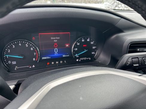 Used 2022 Ford Explorer XLT w/ Equipment Group 202A image 10