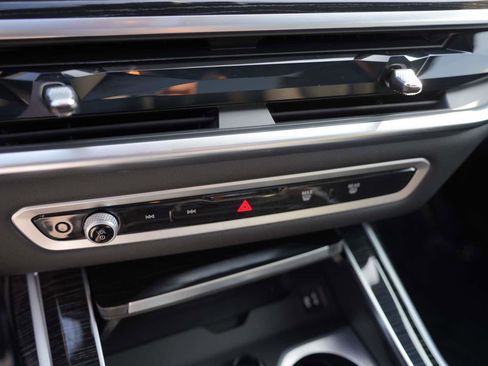 Used 2025 BMW X7 M60i image 19