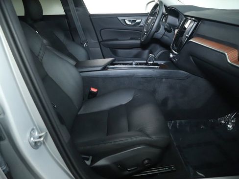 Used 2025 Volvo V60 B5 Cross Country Plus image 36