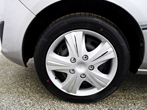Used 2013 MAZDA MAZDA2 Sport FWD image 17