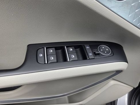 Certified 2025 Kia Soul LX w/ LX Technology Package FWD image 16