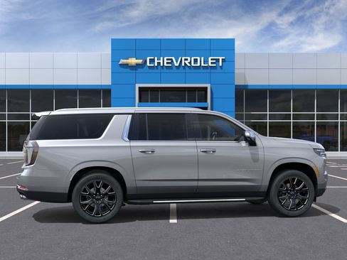 New 2026 Chevrolet Suburban Premier w/ Sun And Tow Package AWD/4WD image 5