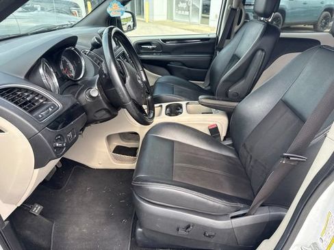 Used 2019 Dodge Grand Caravan SXT FWD image 10