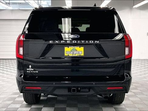 Used 2025 Ford Expedition Active AWD/4WD image 5