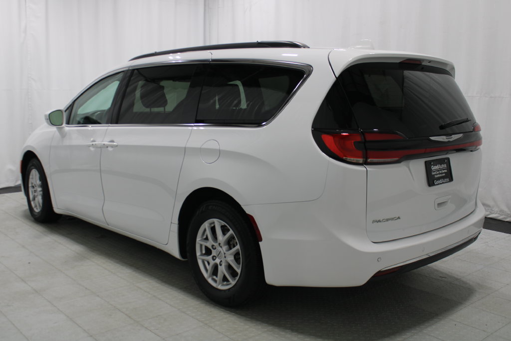 Used 2022 Chrysler Pacifica Touring-L FWD image 7