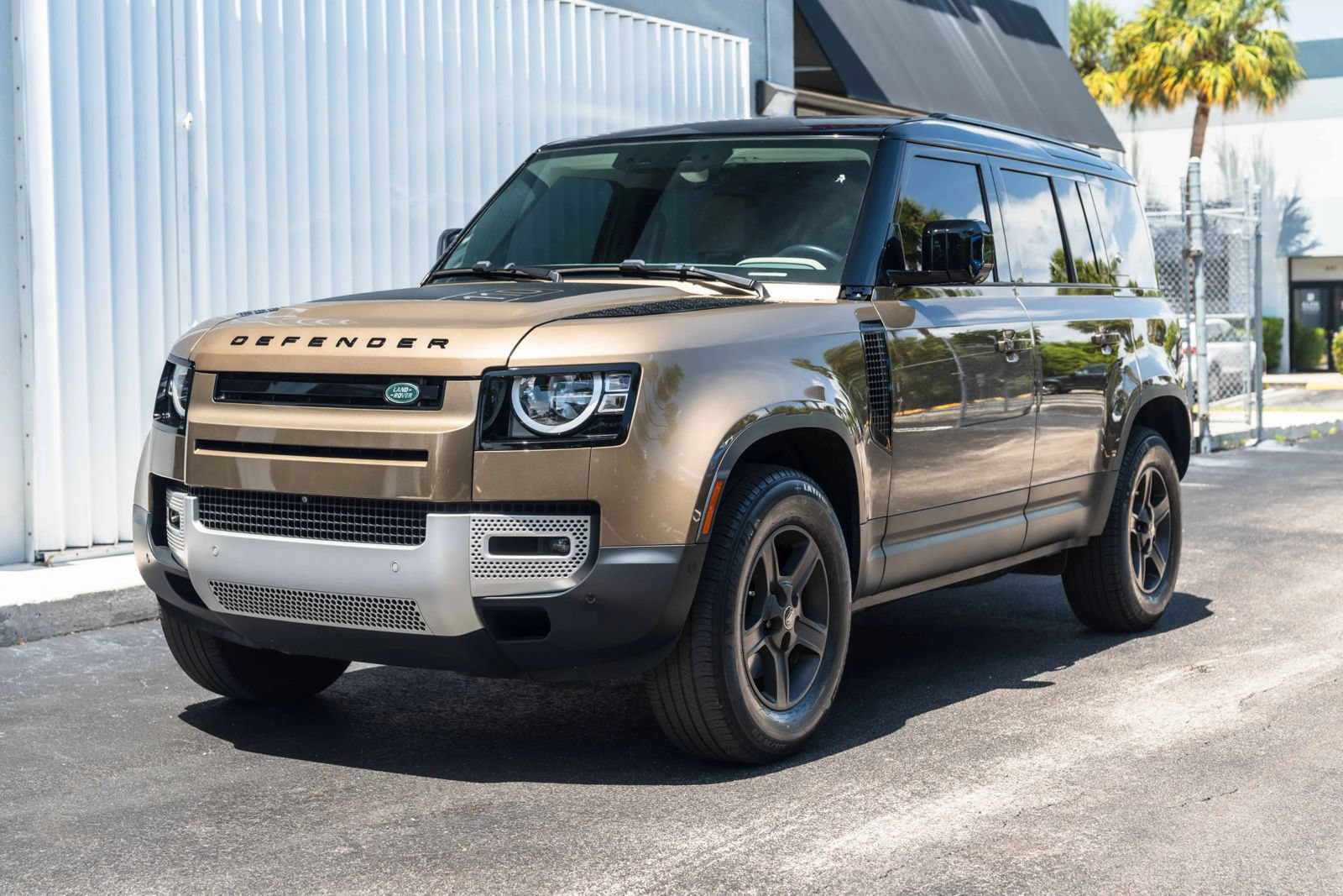 Used 2023 Land Rover Defender 110 S AWD/4WD image 3