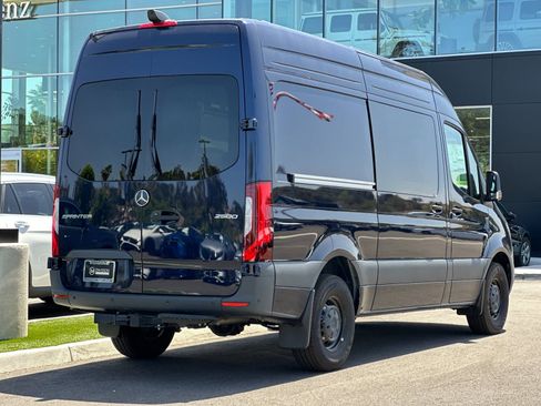 Used 2024 Mercedes-Benz Sprinter 2500 image 3