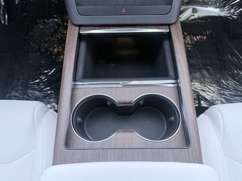 Used 2023 Tesla Model X image 53