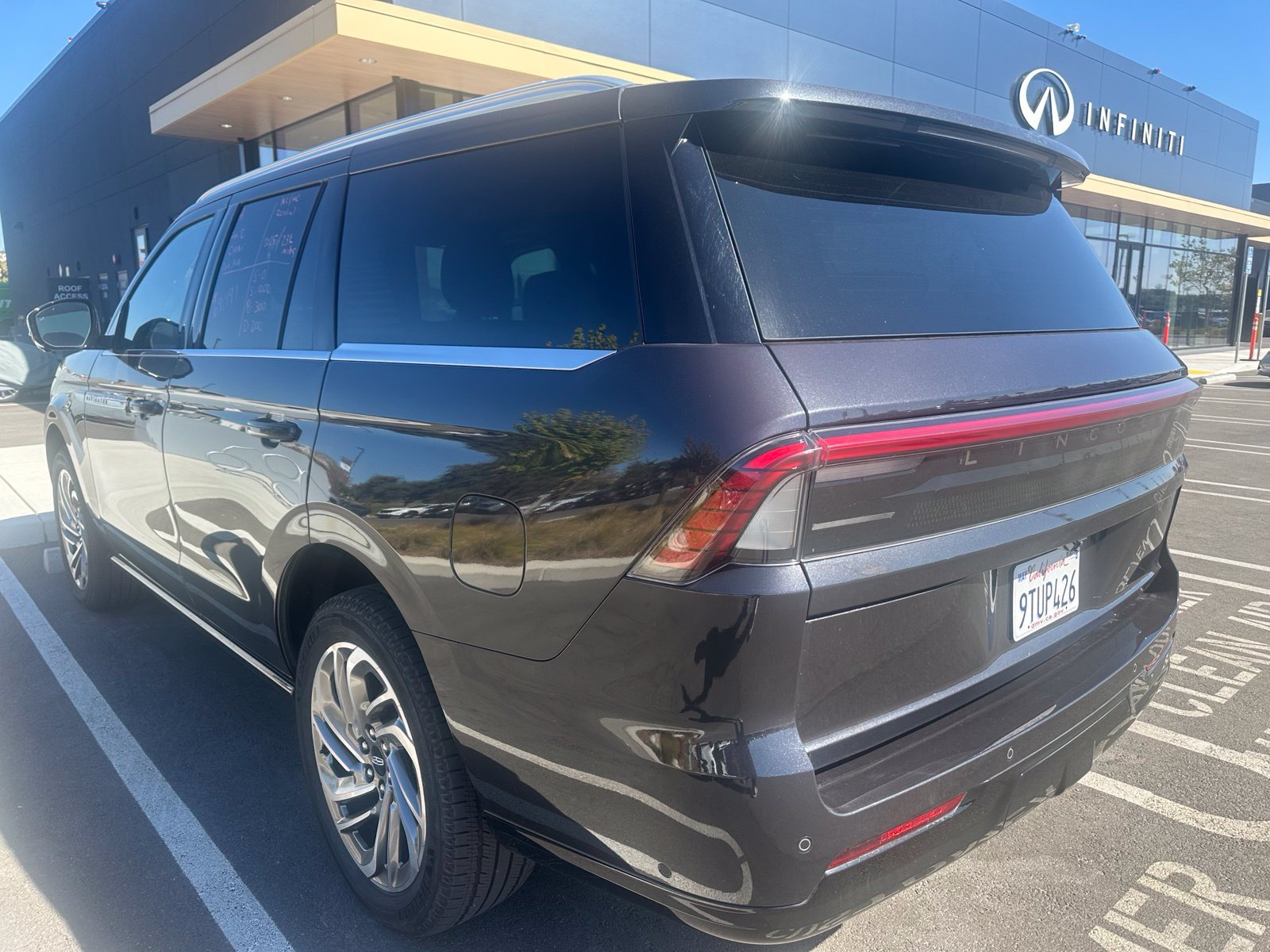 Used 2025 Lincoln Navigator Reserve AWD/4WD image 4