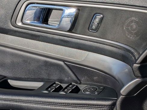 Used 2018 Ford Explorer XLT w/ Equipment Group 202A image 14