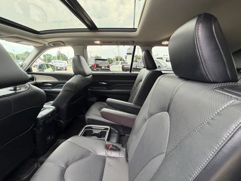 Used 2024 Toyota Grand Highlander AWD Hybrid image 5