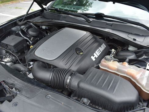Used 2018 Dodge Charger R/T w/ Premium Group RWD image 38