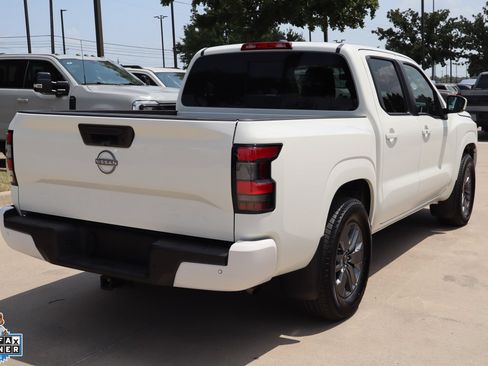 Used 2025 Nissan Frontier SV w/ SV Convenience Package RWD image 3