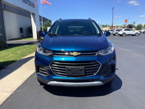 Used 2020 Chevrolet Trax LT w/ LT Convenience Package AWD/4WD image 3