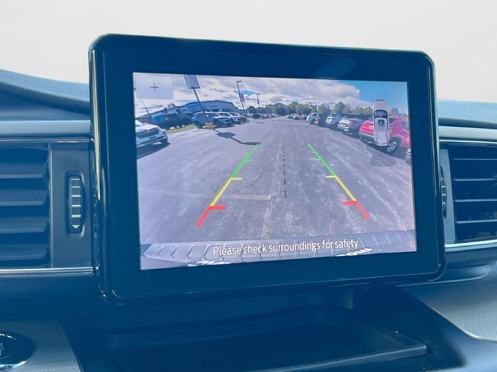 Used 2020 Ford Explorer XLT w/ Equipment Group 202A AWD/4WD image 30