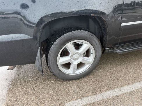 Used 2012 Chevrolet Avalanche LTZ AWD/4WD image 19