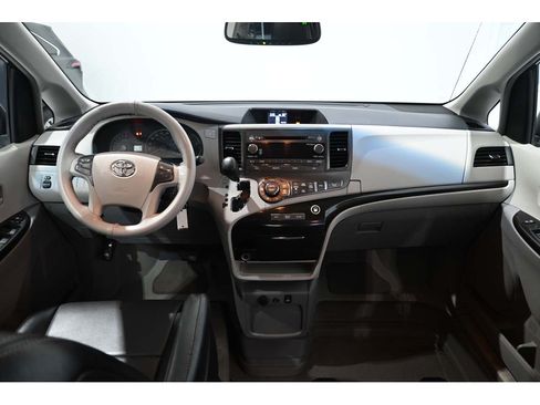 Used 2013 Toyota Sienna LE FWD image 22