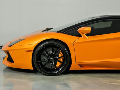 Used 2016 Lamborghini Aventador LP 700-4 image 6