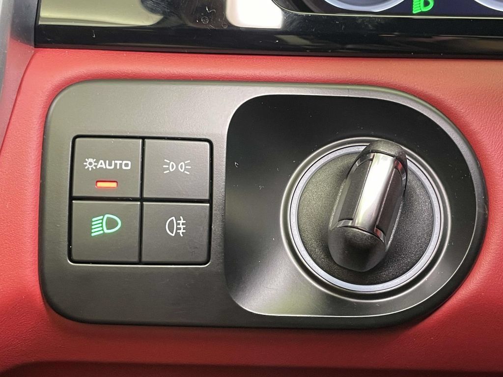 Certified 2023 Porsche Cayenne GTS AWD/4WD image 42