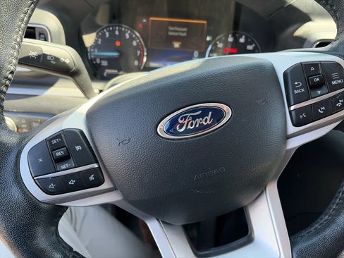 Used 2021 Ford Explorer XLT w/ Equipment Group 202A AWD/4WD image 6
