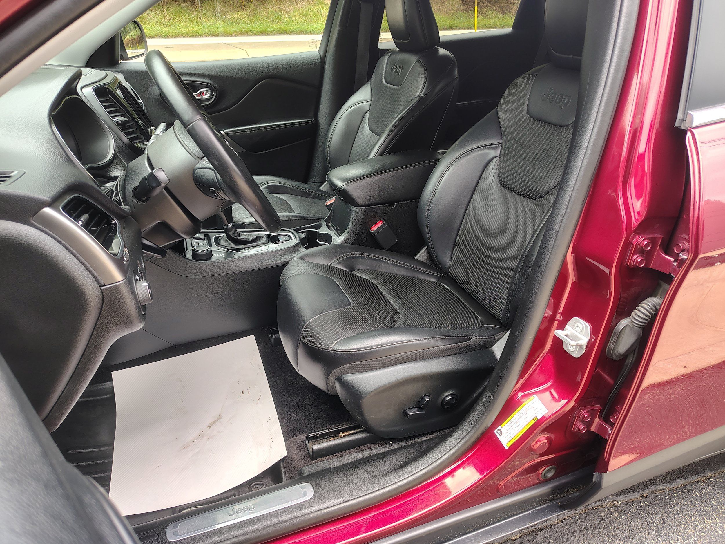 Used 2019 Jeep Cherokee Limited AWD/4WD image 18