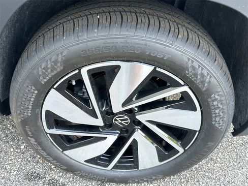 New 2025 Volkswagen Atlas SEL image 27