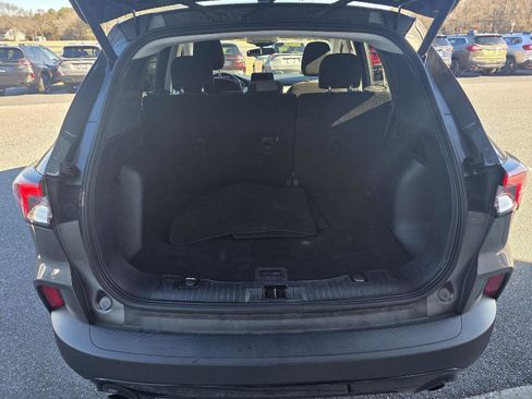 Used 2022 Ford Escape SE w/ SE Sport Appearance Package image 7
