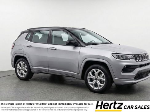 Used 2025 Jeep Compass Latitude image 1