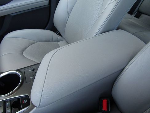 Used 2023 Toyota Camry XLE FWD image 21