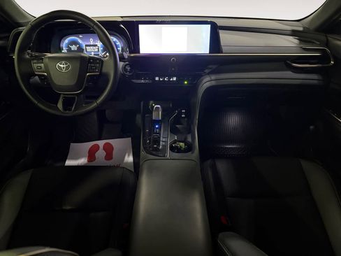 Used 2025 Toyota Crown XLE image 14