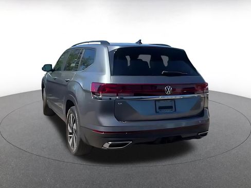 Used 2025 Volkswagen Atlas SE AWD/4WD image 11